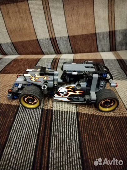 Игрушечная машинка, самозоводная