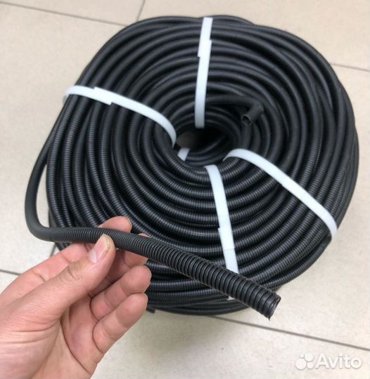 Труба гофрированная автомобильная с разрезом