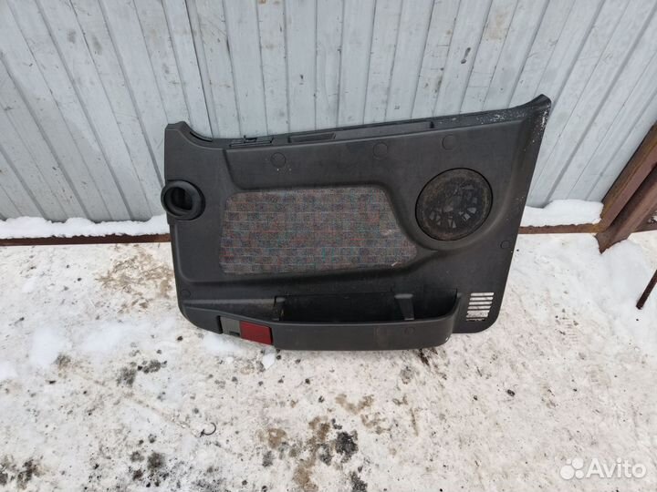 Обшивка двери правая Volvo FH12