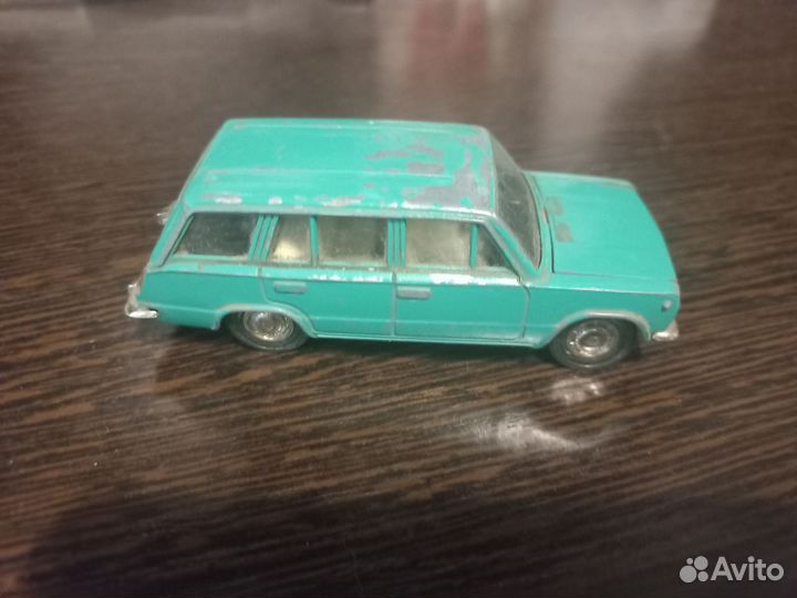 Модель автомобиля 1: 43 Ваз- 2102 сделано в СССР