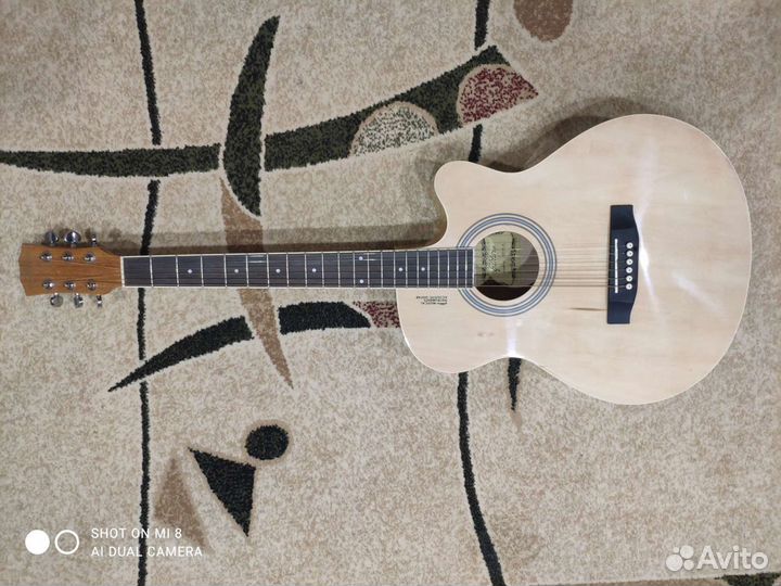 Акустическая гитара