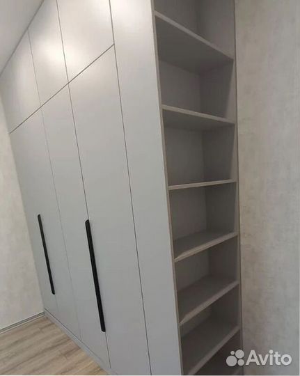 Шкаф распашной в прихожую на заказ