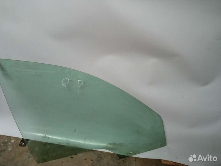 Skoda Octavia Superb переднее правое стекло