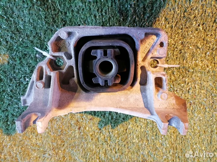 Опора двигателя (подушка двс) левая 112205217R Ren