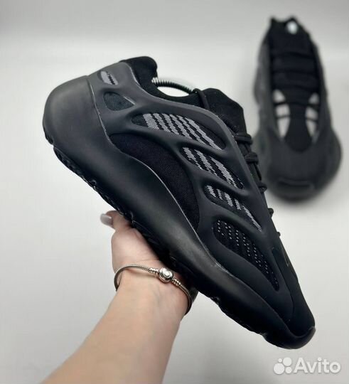 Кроссовки Adidas Yeezy Boost 700