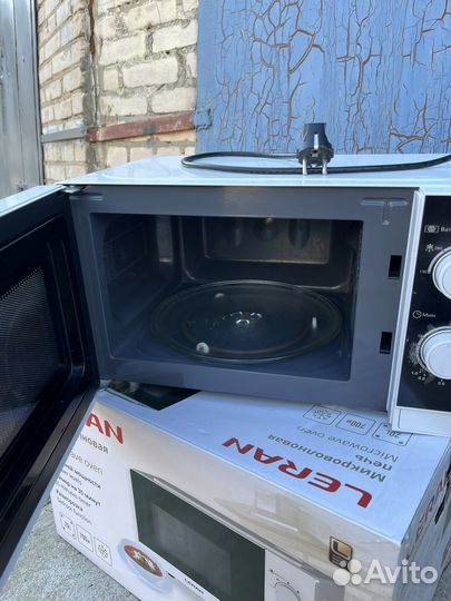 Микроволновая печь Sharp R-2000R(W)