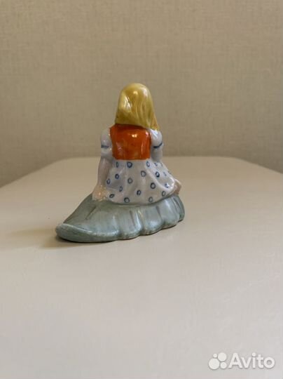 Фарфоровая статуэтка 