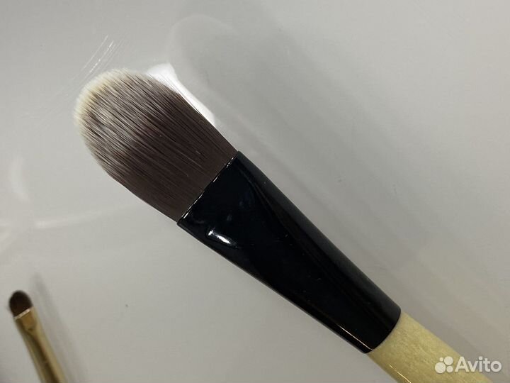 Кисть для макияжа Bobbi Brown Foundation для тона
