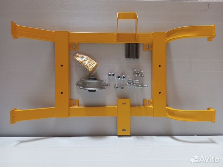 Подрамник раздатки Нива