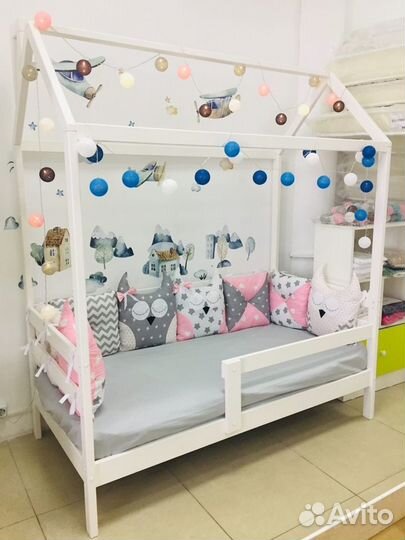 Детская кровать домик из массива