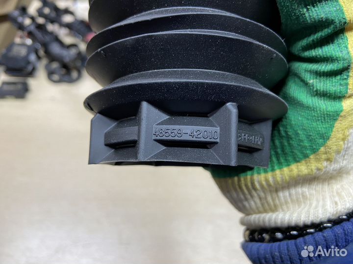 Пыльник переднего амортизатора Toyota Rav4 XA50