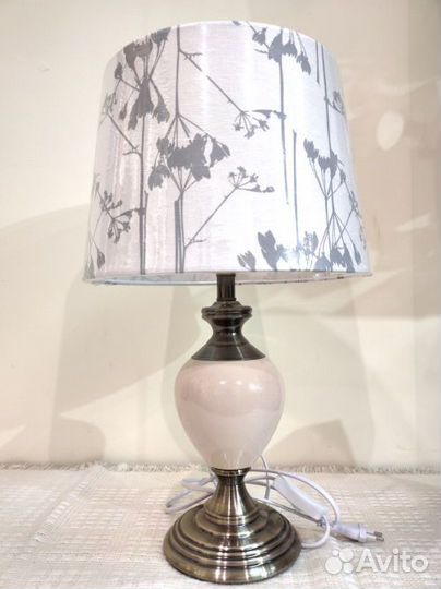 Светильник настольный