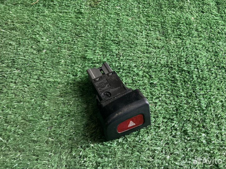 Кнопка аварийной сигнализации nissan cube z10