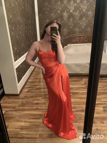 Вечернее красное платье