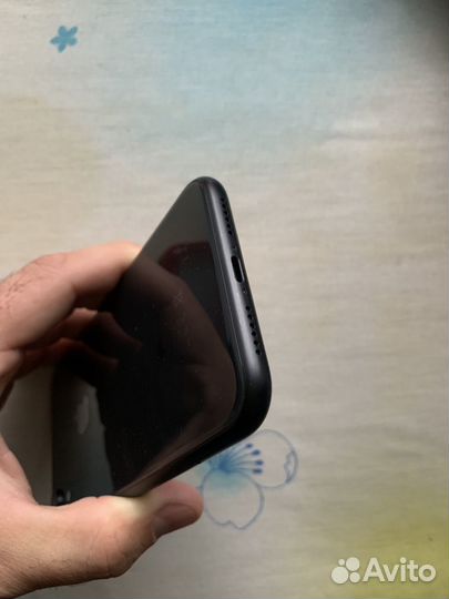 Телефон iPhone XR