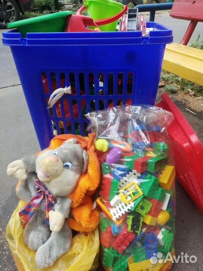 Ящик с игрушками