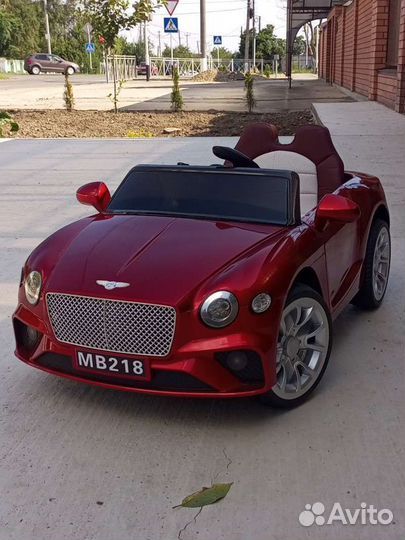 Детский электромобиль в идеальном состоянии