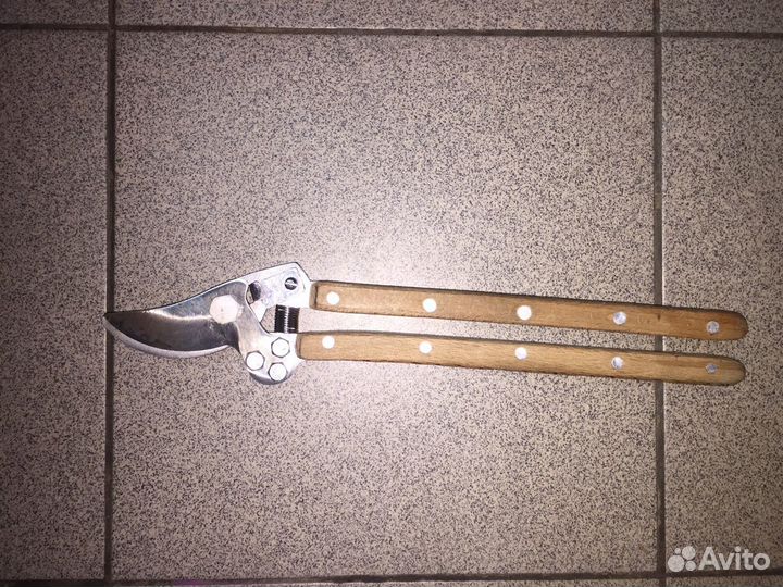 Секатор садовый