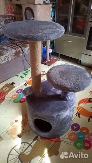 Домик для кошек с когтеточками и лежанками новый