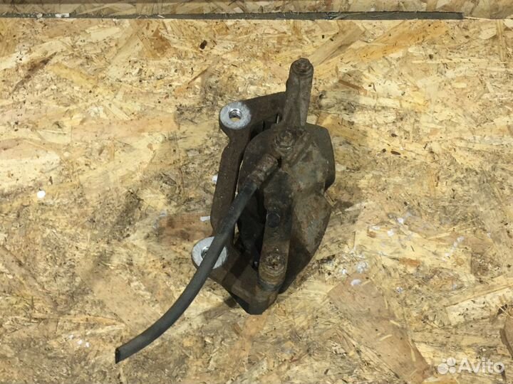 Суппорт тормозной передний левый Skoda Octavia A7