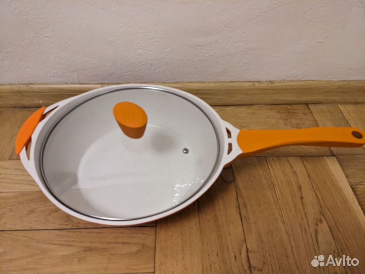 Сковорода 28 см с крышкой и фиксированной ручкой ф