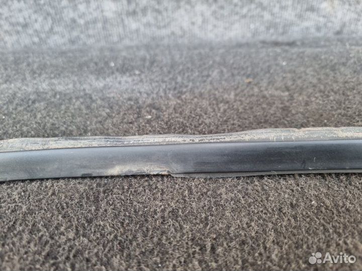 Бархотка передняя правая Bmw 3 E90 3.0 N52B30 2010