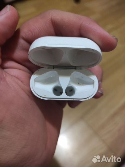 Беспроводные наушники apple airpods 1