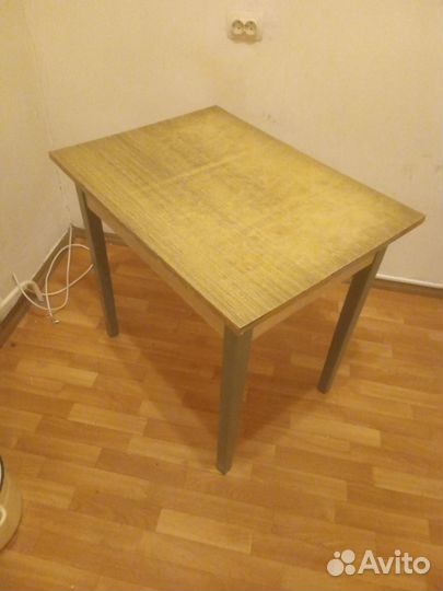 Кухонный стол