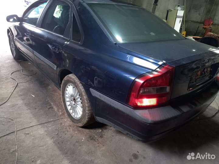 Разбираю на запчасти volvo s80