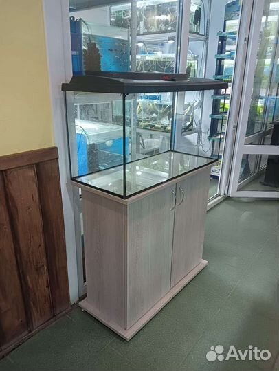 Аквариум на 100 литров с тумбой