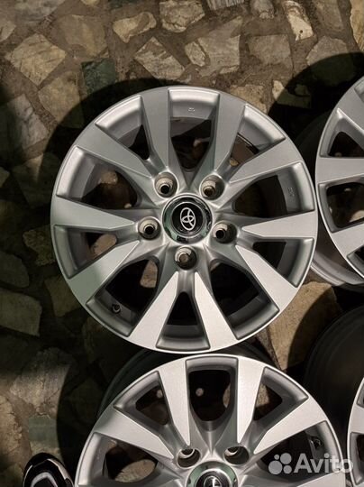 R18 Toyota Land Cruiser 200 оригинал