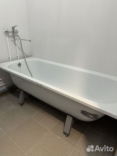 Бойлер 80 л, унитаз с бочком, ванна