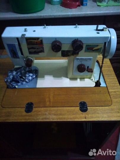 Швейная машинка Чайка 143 с ножным приводом