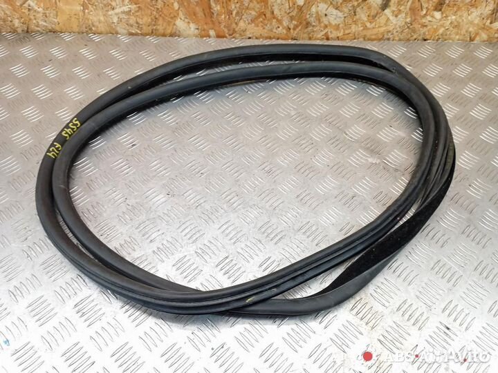 Уплотнитель двери задней левой Volvo XC90 2004