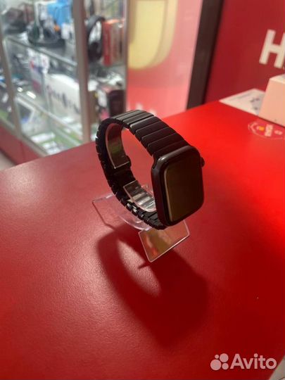 Часы смарт - Apple SE 44mm