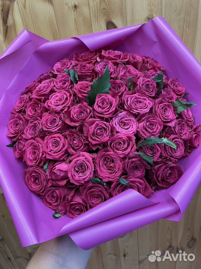 Букет малиновых роз из 51шт оптом