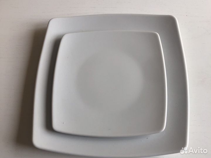 Два фарфоровых блюда для сервировки