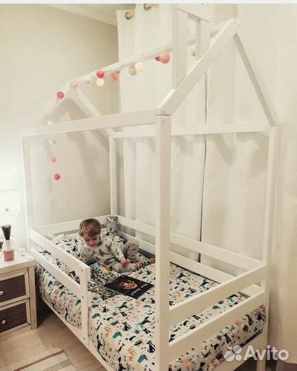 Кроватка высокий борт домик из натурального дерева
