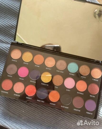 Палетка теней Revolution creative Тени 24 цвета