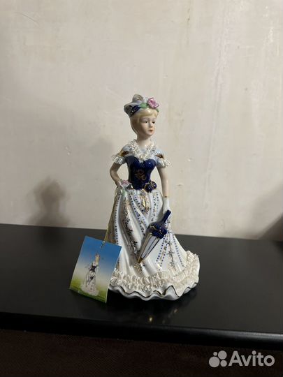 Статуэтка фарфор