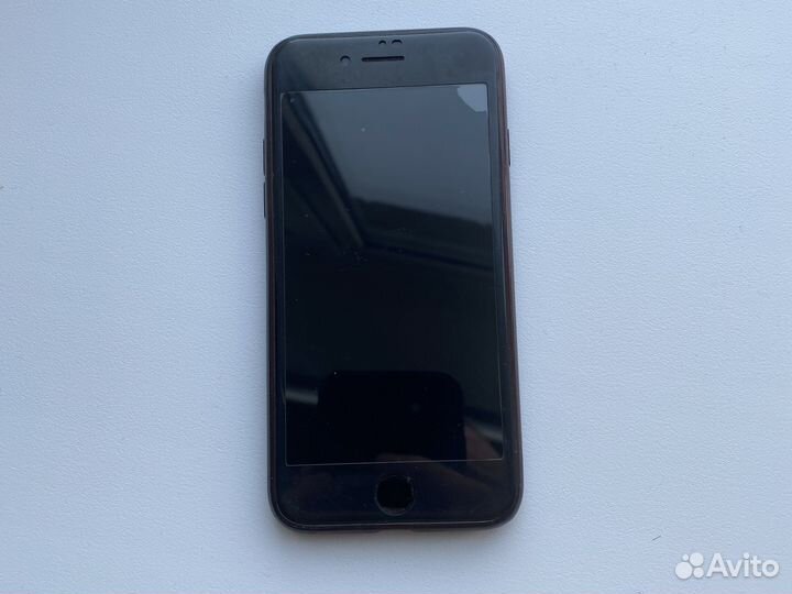 Телефон iPhone 7 64