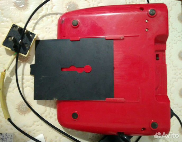 Продаю два телефона проводных кнопочных1990г