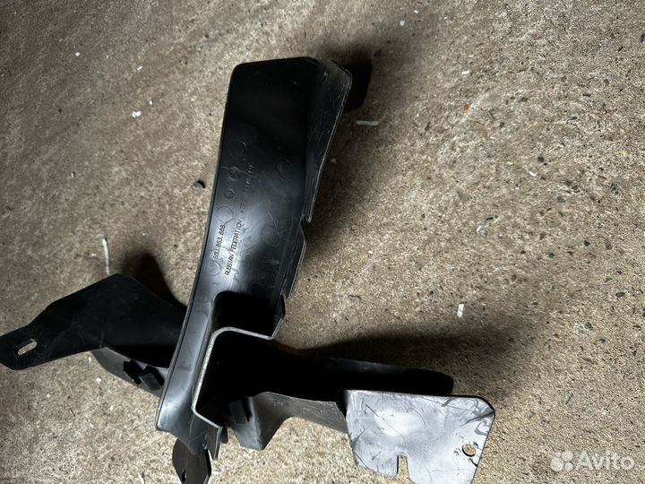 Брызговик передний правый Skoda rapid 2