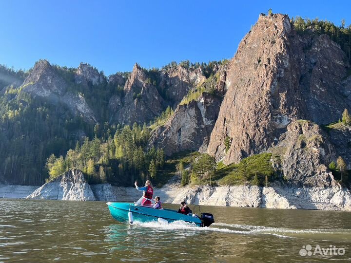 Прогулки по красноярскому морю на катере