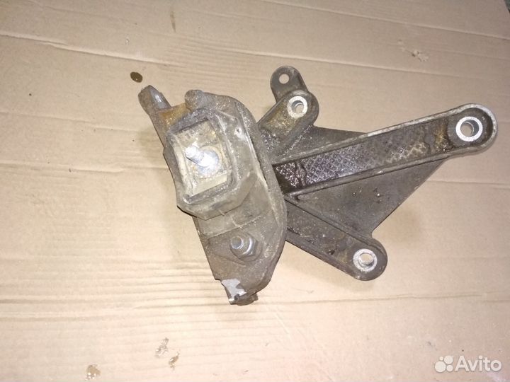 Опоры двс двигателя для Рено