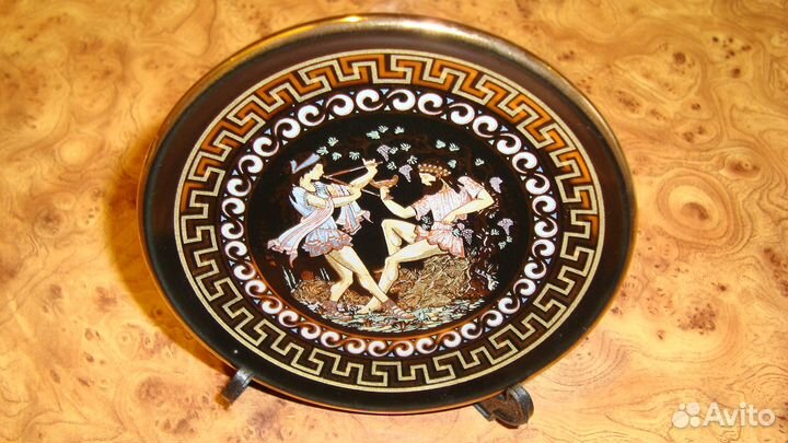 Декоративная фарфоровая тарелка 