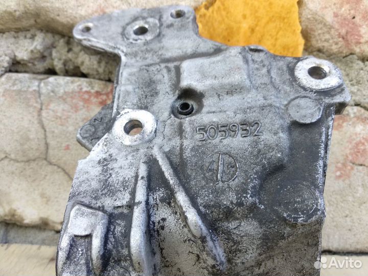 Кронштейн топливного фильтра Ситроен С4 Пикассо