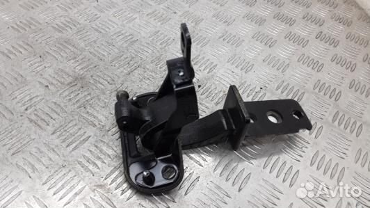 Петля крышки багажника volvo V70 3 (94T08GP01)