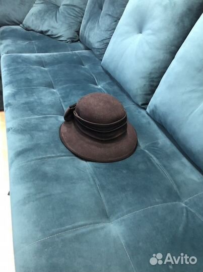 Фетровая черная шляпа