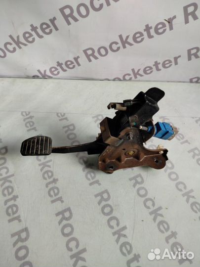 Педаль сцепления Renault Logan 2 2014